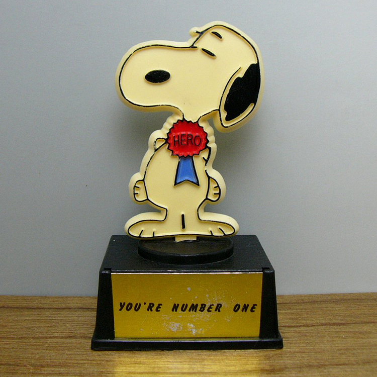 ASTRONAUT Snoopy trophy by Aviva 1969 : The Old Snoopy